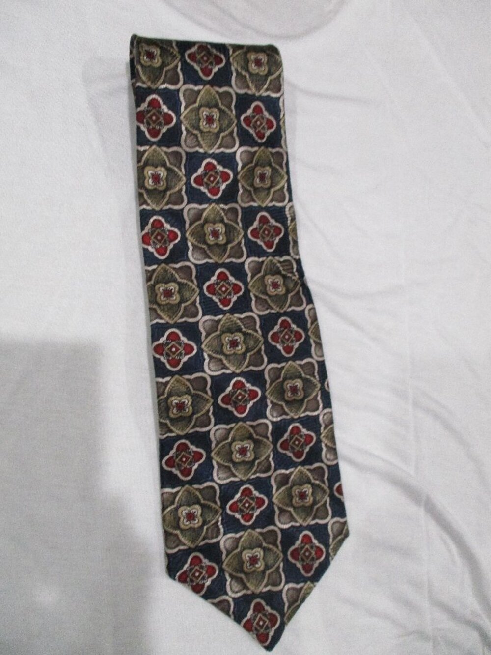 Guy Laroche 100% Silk Tie Multicolor Floral Pattern